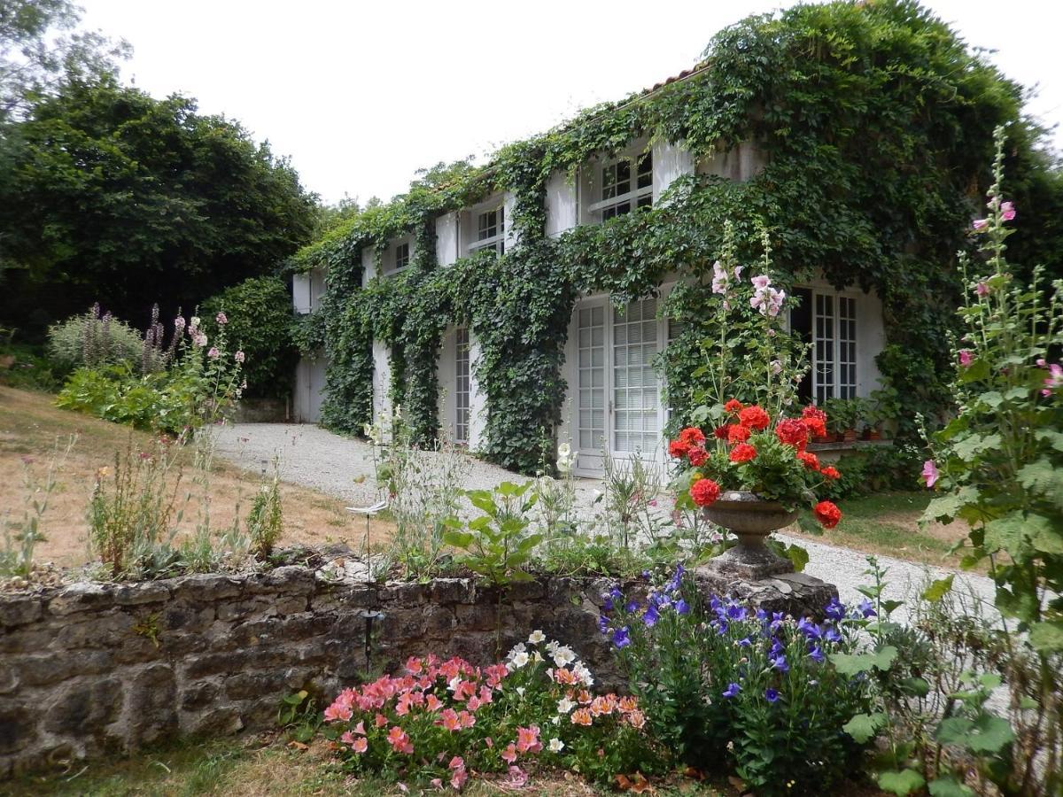 Le Petit Massigny Bed & Breakfast Les Velluire-sur-Vendee Exterior foto